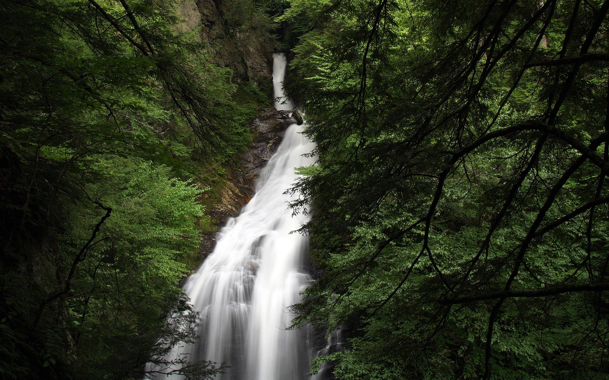 精选风景壁纸: 古风村落中的静谧时光